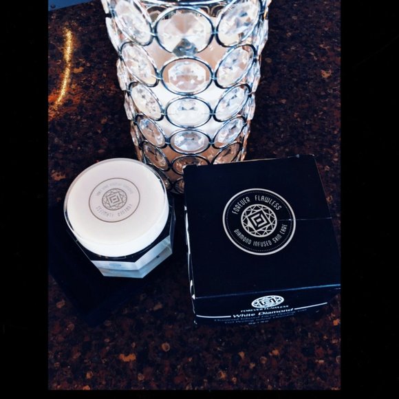 Forever Flawless Facial Peeling Gel White Diamond - Picture 2 of 9